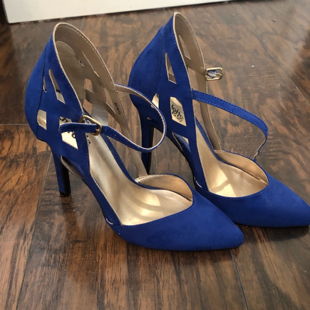 ⭕️FINAL DROP⭕️Blue heels size 7